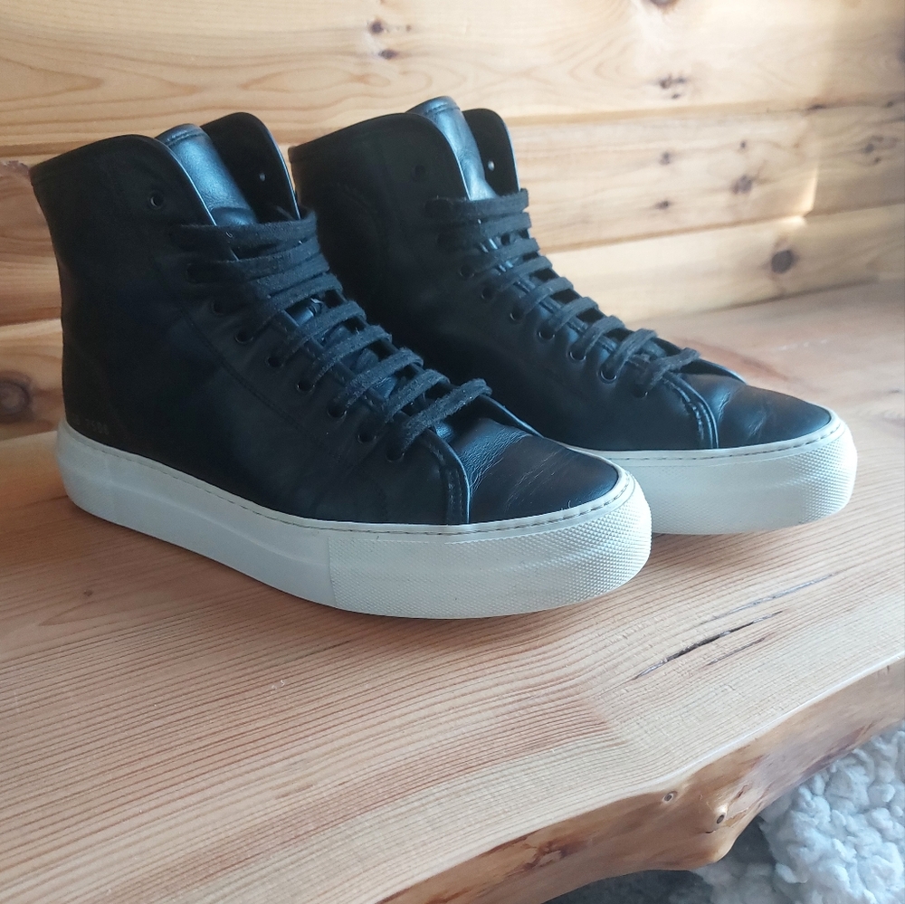 WOMAN by COMMON PROJECTS